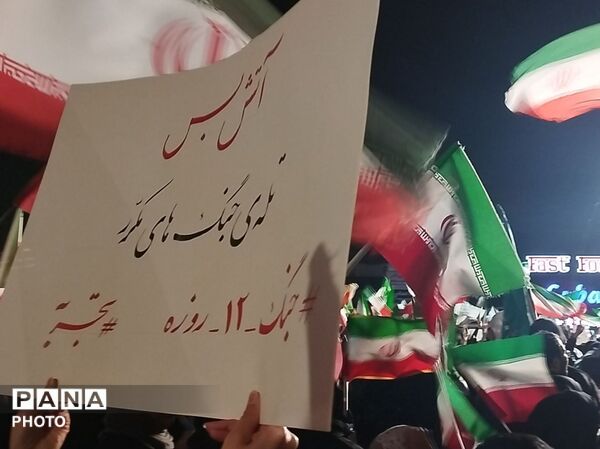 حضور مردمان محله های مختلف در چهارراه برق مشهد