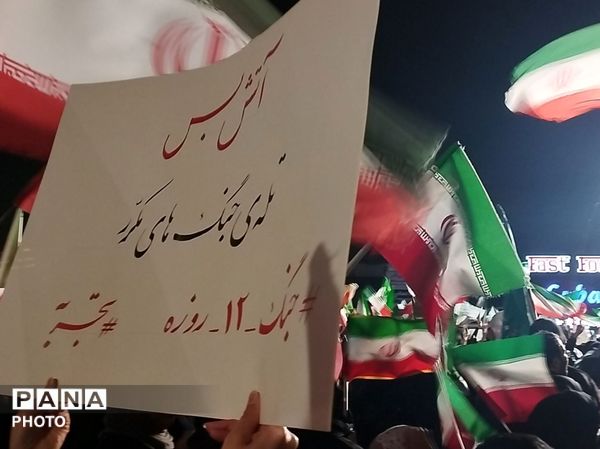 حضور مردمان محله های مختلف در چهارراه برق مشهد