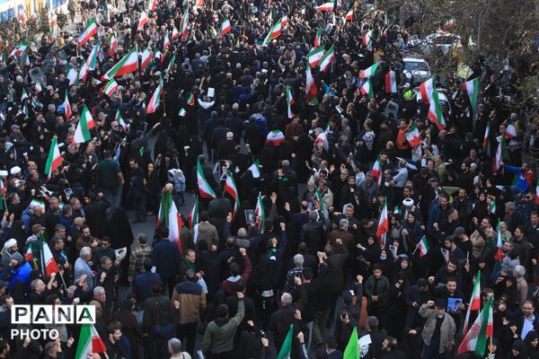 تشییع پیکر شهیدان لاریجانی، سلیمانی و شهدای ناو دنا