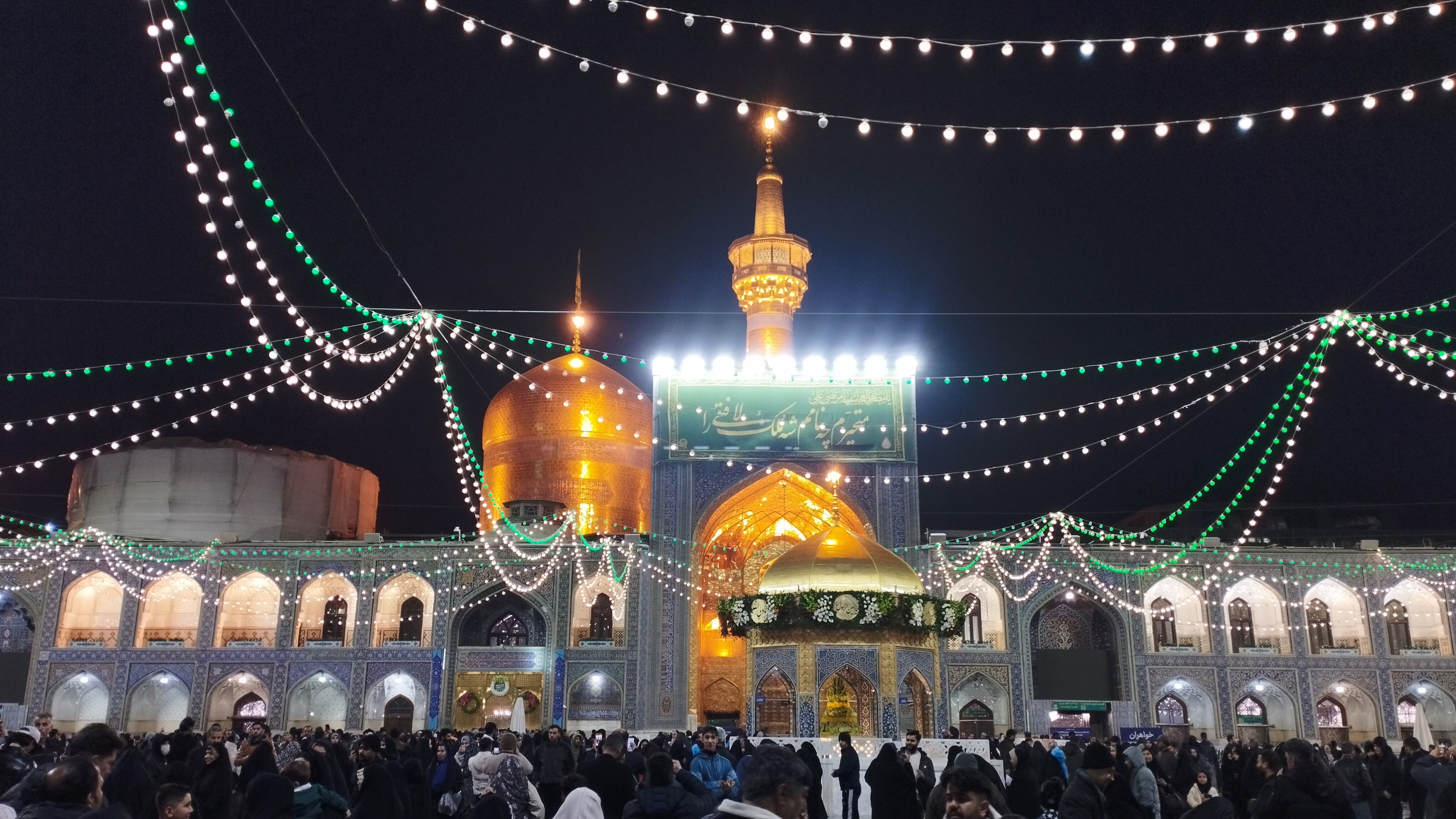 مشهد، غرق نور علوی در شب ولادت امیر مؤمنان (ع)