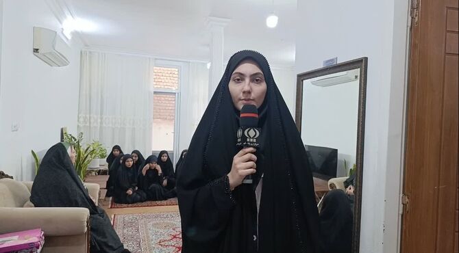 دیدار دانش‌آموزان دبیرستان محدثه قم با خانواده شهید مالامیری