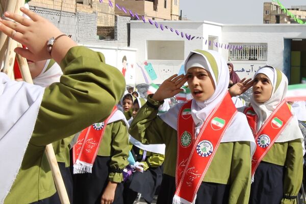برگزاری جشن شکوفه‌ها در مدرسه عصمت شهرستان رباط کریم 
