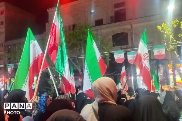حضور مردم‌ نسیم‌شهر در سی هفتمین تجمع شبانه میدان‌ هفت‌تیر