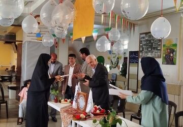 مراسم بزرگداشت مقام معلم در دبستان شاهد حیات ناحیه سه شیراز