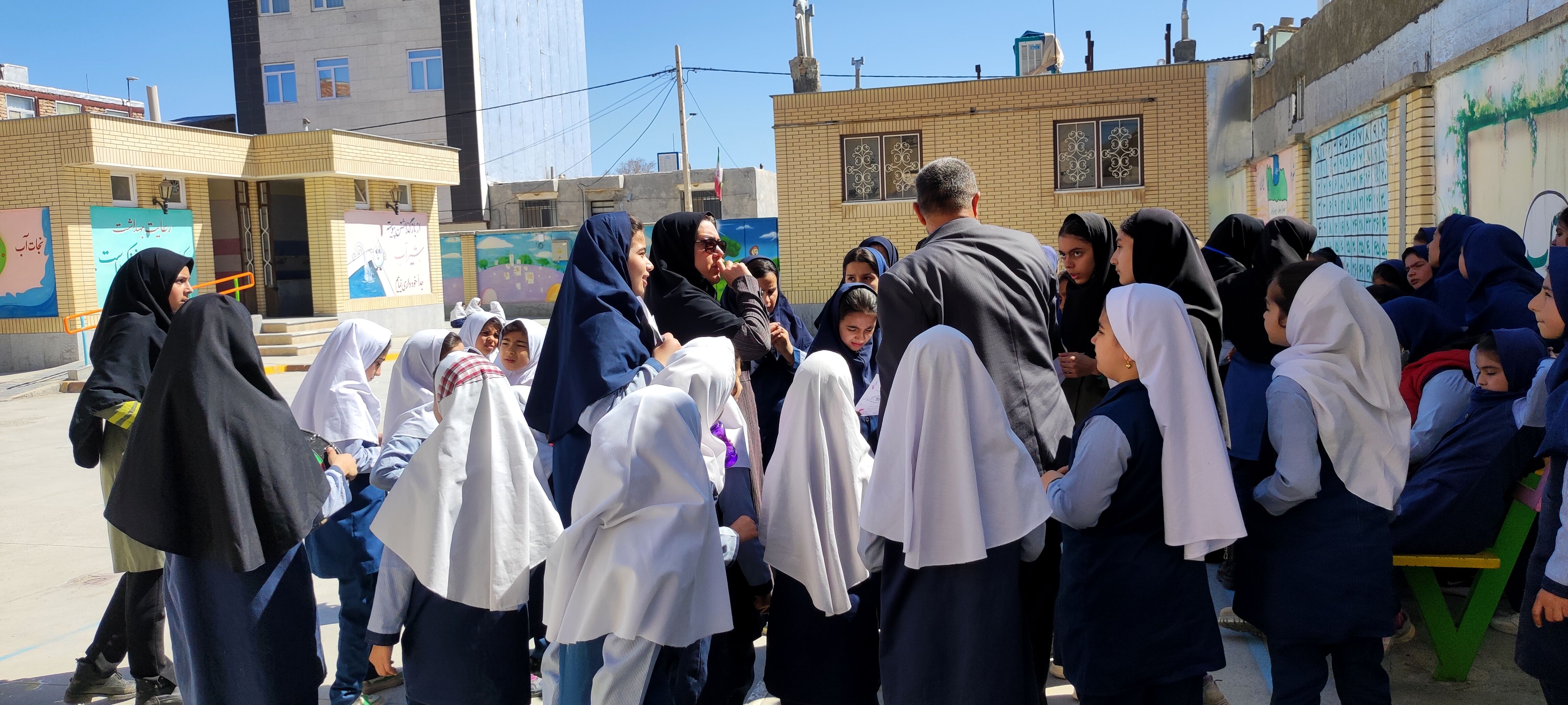 مسابقات استعداد یابی دارت در دبستان دخترانه آزادی شیروان
