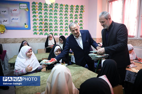 آیین تجهیز ۴۰۰۰ کتابخانه کلاسی با حضور وزیر آموزش و پرورش