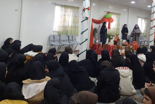 مدرسه نمونه سردار شهید محمدی پور خلیل آباد میزبان شادی یلدا 