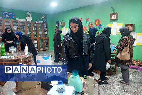 هفته پژوهش فرصتی برای شکوفایی استعدادهای علمی دانش‌آموزان مدرسه شهید باهنر