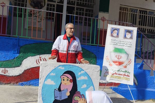 برگزاری مراسم هفته پدافند غیر عامل در دبستان‌ بنت‌الهدی فیروزکوه