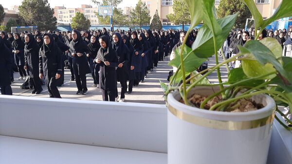 گذری برصبح‌گاه دبیرستان وکیلی ۹