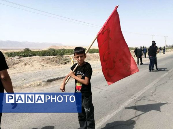 حضور پررنگ کودکان و نوجوانان روستای نقاب در همایش بزرگ عاشورای حسینی