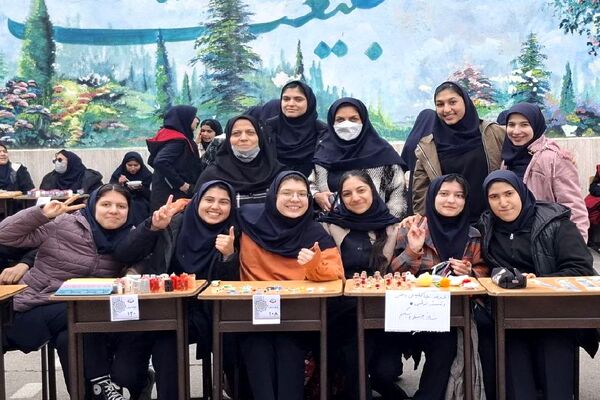 برگزاری بازارچه اقتصادی در دبیرستان شاهد تکتم