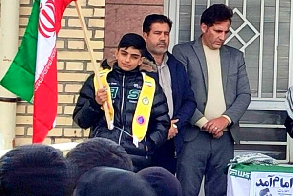 نغمه‌های آزادی در آوای دانش‌آموزان روستای درخت سنجد 