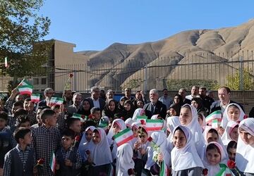 نواخته شدن زنگ آغاز سال تحصیلی در روستای کشارعلیا با حضور وزیر فرهنگ و ارشاد اسلامی