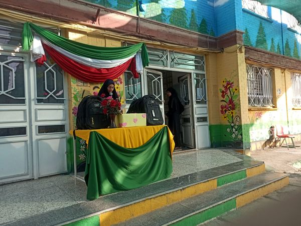 جشن عاطفه ها در دبیرستان دلیری ناحیه دو 