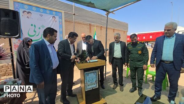 آیین کلنگ‌زنی مدرسه ۶ کلاسه وحشی بافقی در بافق