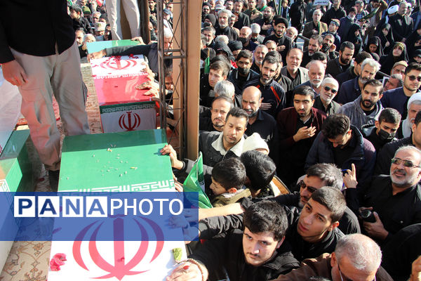 آیین تشییع لاله‌های فاطمی در قم