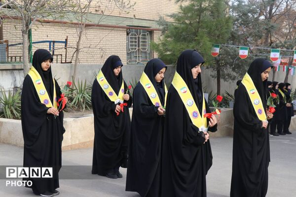 همایش «یاوران انقلاب» ناحیه ۶ مشهد در دبیرستان یاس ۲ 