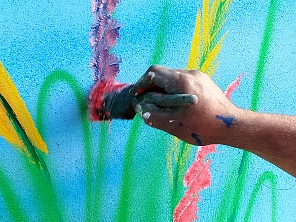 نقاشی دیوارهای آموزشگاه مرحوم حسین نساجیان کاشمر