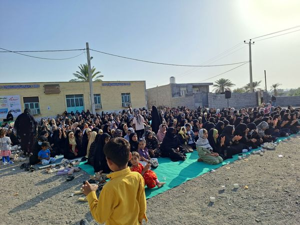 جشن پرشور دهه فجر انقلاب اسلامی در محله ولی عصر سندرک 