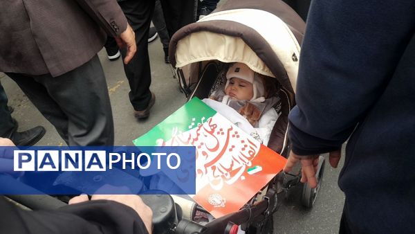 جلوه هایی از راهپیمایی جشن پیروزی انقلاب در شهر قم