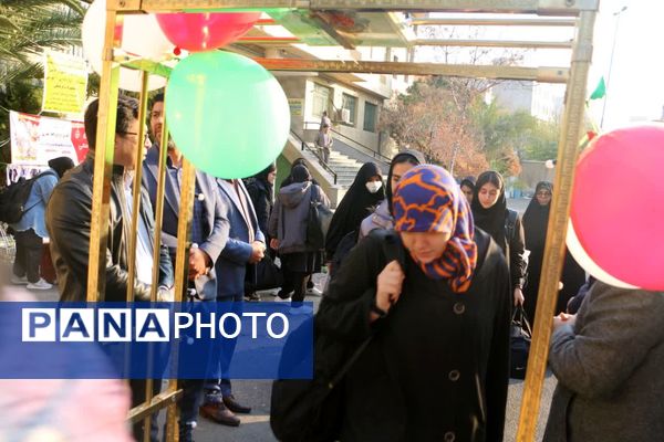 آیین بدرقه دانش‌آموزان دختر ناحیه یک شهرری به اردوی راهیان پیشرفت