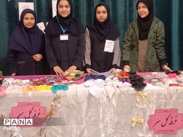 بازارچه کسب و کار دانش‌آموزی در دبیرستان شاهد زکیه 