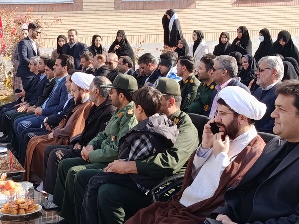جشن انقلاب در مدرسه شهید بهمنی خلیل آباد