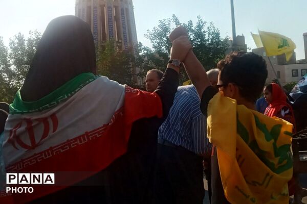 روایت غدیر از قاب خبرنگاران  نوجوان پرشور پانا در راهپیمایی شهرستان قدس