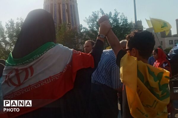 روایت غدیر از قاب خبرنگاران  نوجوان پرشور پانا در راهپیمایی شهرستان قدس