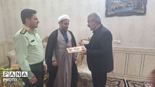ادای احترام پلیس سلسله به مقام شامخ شهدا و جانبازان