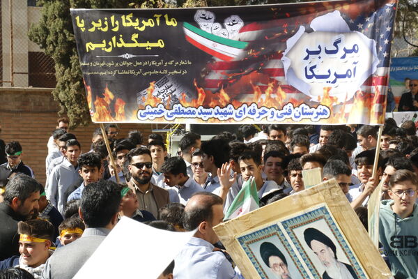حضور پرشور دانش آموزان محلاتی در راهپیمایی 13 آبان 
