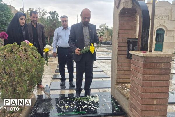 غبارروبی مزار شهدا و تجلیل از مقام والای خانواده‌های شهدا