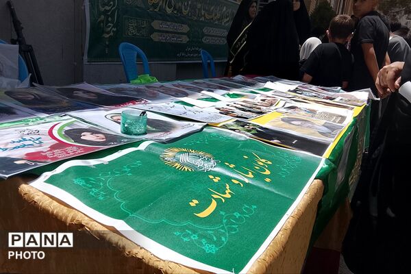 حضور خادمان امام رضا (ع) در حاشیه نماز جمعه و مراسم بدرقه رهبر شهید انقلاب