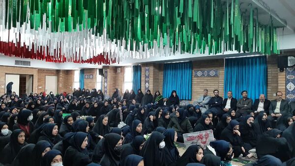 روایتگری مادر شهید مدافع امنیت «حسن مختارزاده» در جمع دانش‌آموزان