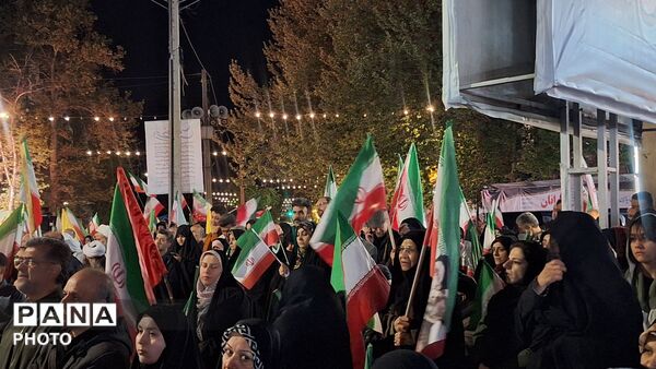 آیین استقبال از دختر ایران مهدیه اسفندیاری در امام‌زاده حسن(ع) کرج