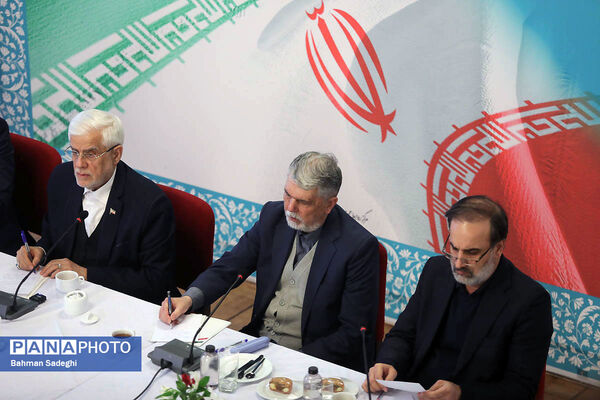 نشست معاون اول رئیس جمهور با جمعی از هنرمندان موسیقی، تئاتر و هنرهای تجسمی