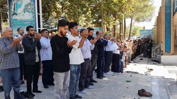نماز جمعه در جوار شهدای بهشت فضل نیشابور 