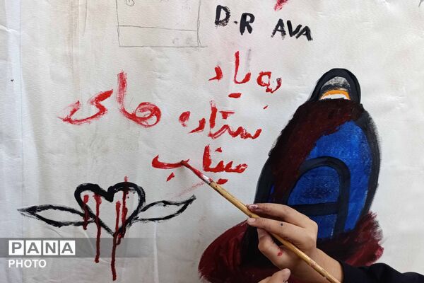 نقاشی دانش‌آموزان دختر در هفته کودک