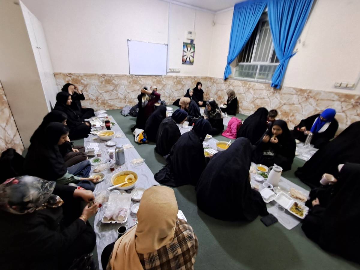 دورهمی دانش‌آموزان انجمن کانون امید انقلاب ناحیه پنج 