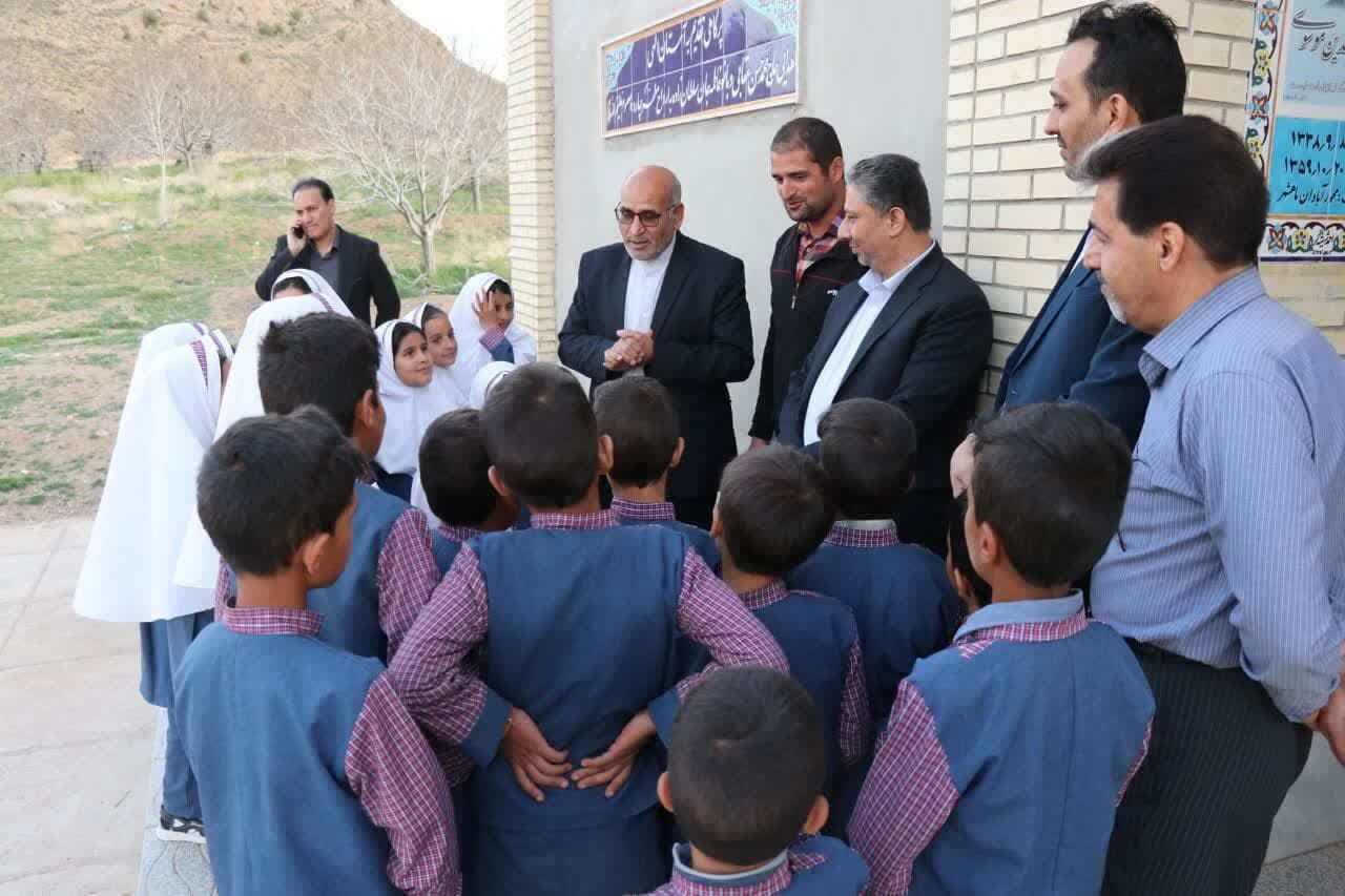 بازدید مدیرکل آموزش و پرورش استان یزد از مدرسه سیدرکن‌الدین موسوی در روستای برزگر شهرستان مروست