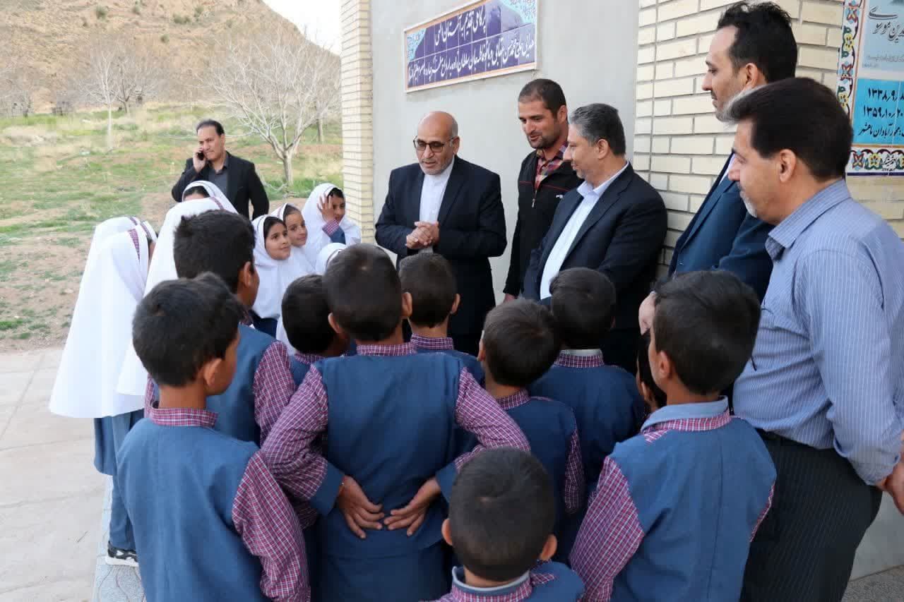 بازدید مدیرکل آموزش و پرورش استان یزد از مدرسه سیدرکن‌الدین موسوی در روستای برزگر شهرستان مروست