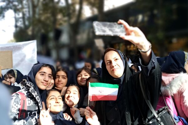 همه‌باهم در راهپیمایی روز دانش‌آموز؛ تجلی وحدت و آگاهی نسل نو