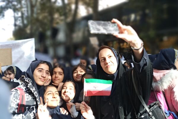 همه‌باهم در راهپیمایی روز دانش‌آموز؛ تجلی وحدت و آگاهی نسل نو