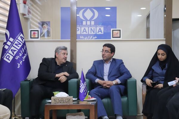 حضور مدیرکل فرهنگ و ارشاد اسلامی آذربایجان شرقی در دفتر خبرگزاری پانا استان به‌مناسبت روز خبرنگار