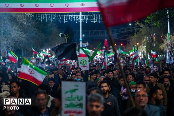  مردم میدان را پرقدرت حفظ کردند