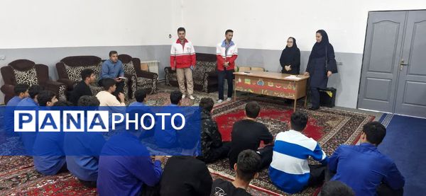 نشست آمادگی اعزام دانش‌آموزان به المپیاد استانی هلال احمر
