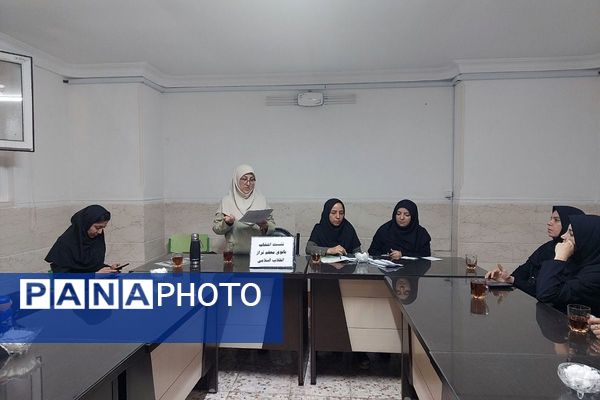 جلسه توجیهی دستورالعمل انتخاب بانوی معلم تراز انقلاب اسلامی
