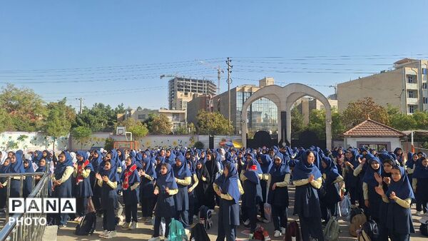طنین زنگ مهر در دبستان آرمینه مصلی‌نژاد