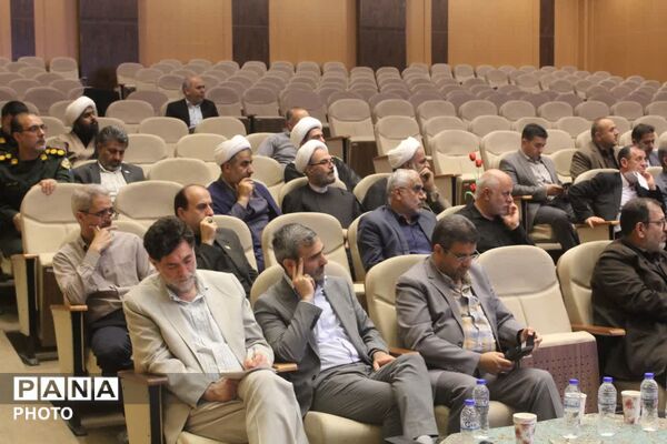 رونمایی از نخستین جلد دانشنامه دفاع مقدس استان قم